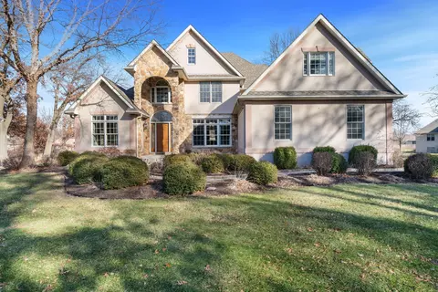5315 Woodland Pond Ln, Loves Park, IL 61111
