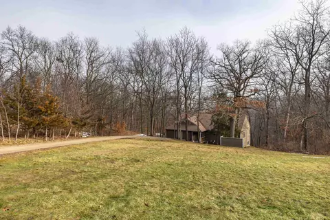 1135 N Clark Ln, Galena, IL 61036