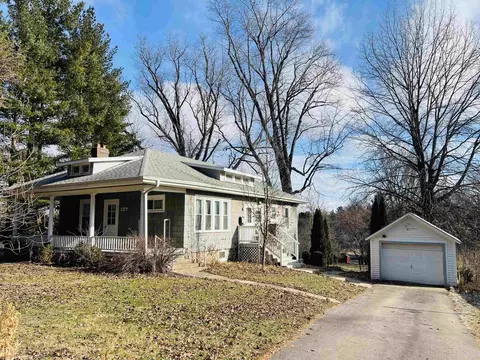 137 N Stewart Ave, Freeport, IL 61032