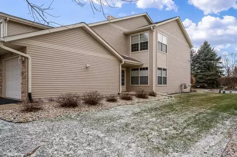 5683 Oak Village Dr, Roscoe, IL 61073