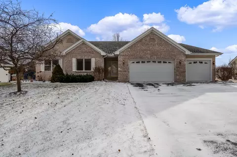 213 Boeing Trl, Poplar Grove, IL 61065
