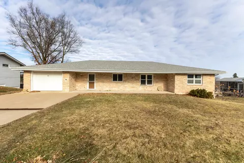 415 W Columbia Ave, Stockton, IL 61085