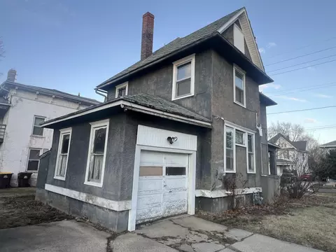 1256 S Oak St, Freeport, IL 61032