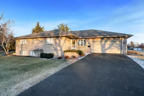 1196 S Trainer Rd, Rockford, IL 61108