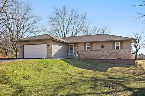 5135 Walnut Grove Dr, Poplar Grove, IL 61065