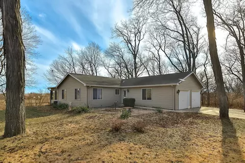 4415 S Chana Rd, Chana, IL 61015
