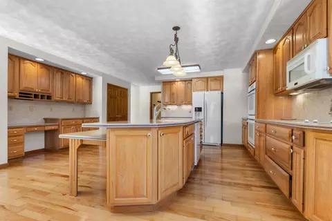 8317 Snaresbrook Rd, Roscoe, IL 61073 photo 10