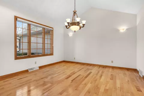 8317 Snaresbrook Rd, Roscoe, IL 61073 photo 4