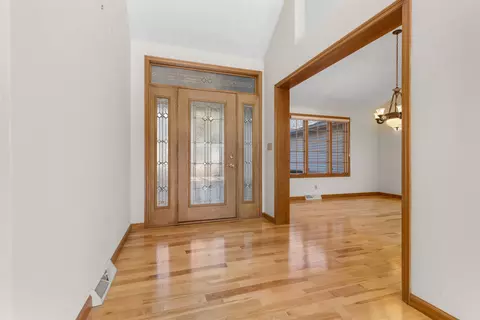8317 Snaresbrook Rd, Roscoe, IL 61073 photo 2