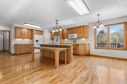 8317 Snaresbrook Rd, Roscoe, IL 61073 photo 9