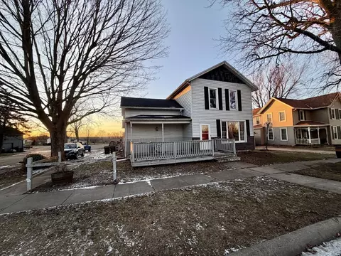 318 S Chestnut St, Shannon, IL 61078