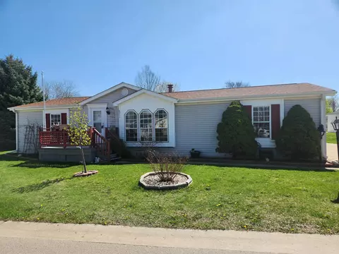 8511 Fig Tree Ln, Roscoe, IL 61073