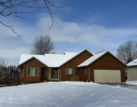 704 Brynnwood Ln, Lena, IL 61048