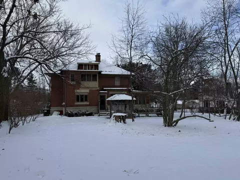 Exterior - 1629 W Harrison St, Freeport, IL 61032 photo 6 of 9