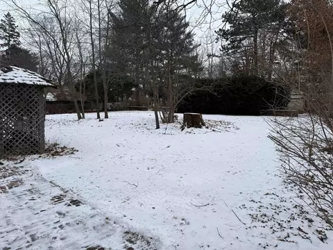 Exterior - 1629 W Harrison St, Freeport, IL 61032 photo 7 of 9
