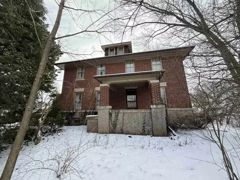 1629 W Harrison St, Freeport, IL 61032