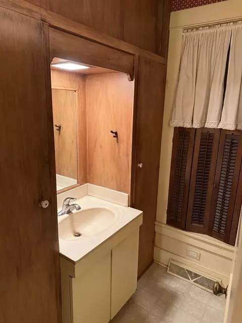 Bath - 1629 W Harrison St, Freeport, IL 61032 photo 1 of 4