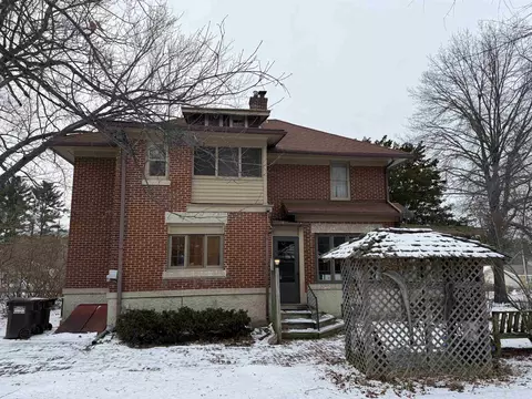 Exterior - 1629 W Harrison St, Freeport, IL 61032 photo 4 of 9