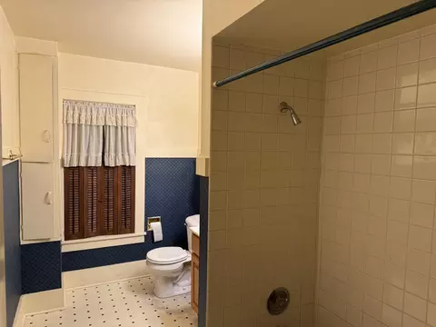 Bath - 1629 W Harrison St, Freeport, IL 61032 photo 3 of 4