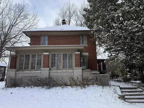 Exterior - 1629 W Harrison St, Freeport, IL 61032 photo 5 of 9