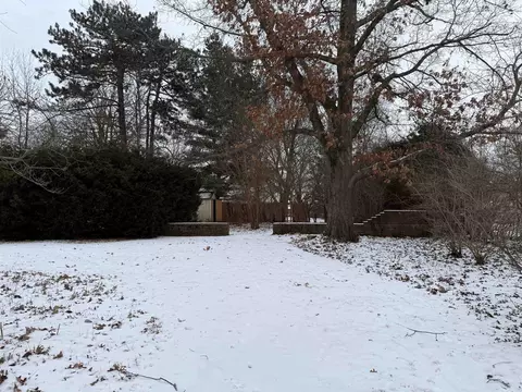 Exterior - 1629 W Harrison St, Freeport, IL 61032 photo 8 of 9