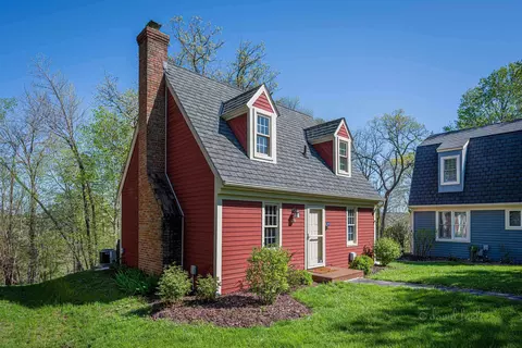 28 Thatcher Ln, Galena, IL 61036