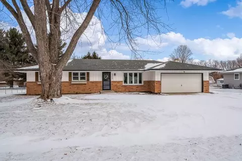 5366 Elena Dr, Rockford, IL 61108