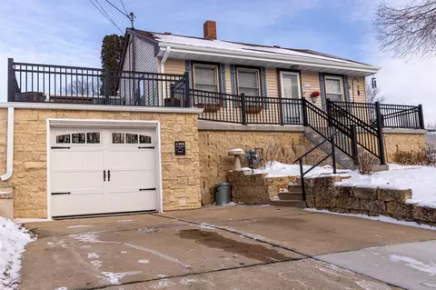 913 Fulton St, Galena, IL 61036