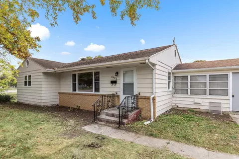 6402 East Dr, Loves Park, IL 61111