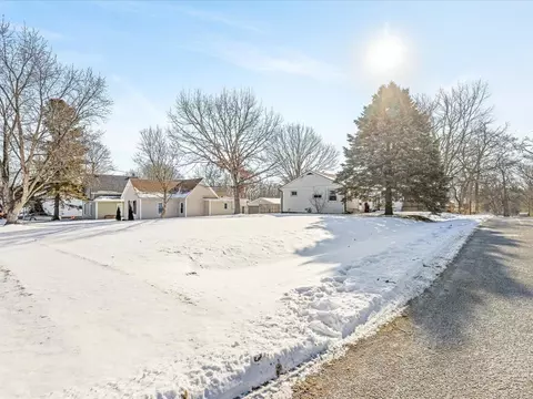 Exterior - 412 W Main St, Durand, IL 61024 photo 5 of 6