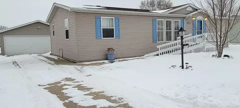 5476 Ebonywood Ln, Roscoe, IL 61073