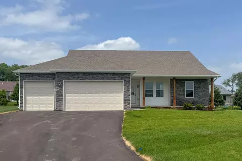 827 Kenai Ct, Roscoe, IL 61073