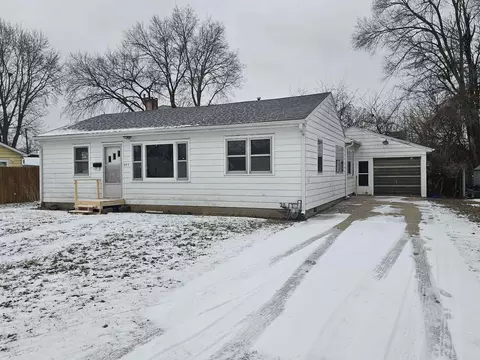 907 Merrill Ave, Loves Park, IL 61111