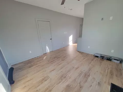 Living - 533 Deleon St, Ottawa, IL 61350 photo 3 of 4