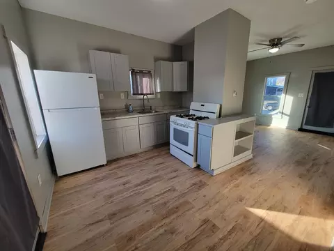 Kitchen - 533 Deleon St, Ottawa, IL 61350 photo 2 of 2