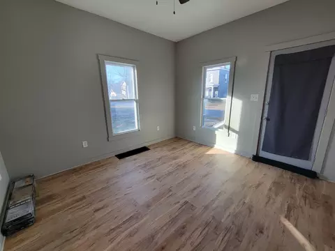 Living - 533 Deleon St, Ottawa, IL 61350 photo 1 of 4