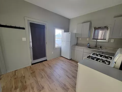 Kitchen - 533 Deleon St, Ottawa, IL 61350 photo 1 of 2