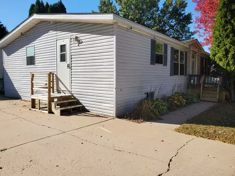 5421 Ebonywood Ln, Roscoe, IL 61073