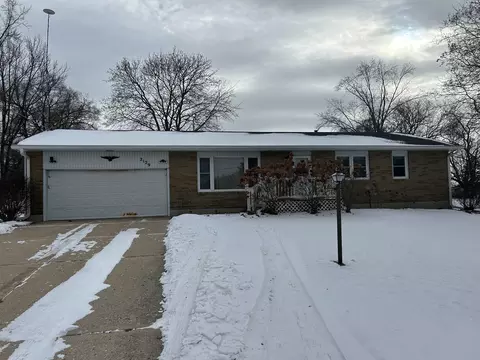 Exterior - 2129 Sunset Dr, Freeport, IL 61032 photo 4 of 4