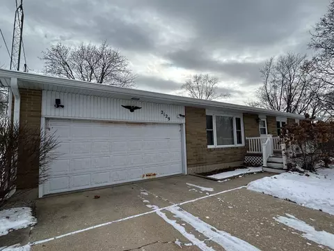 2129 Sunset Dr, Freeport, IL 61032