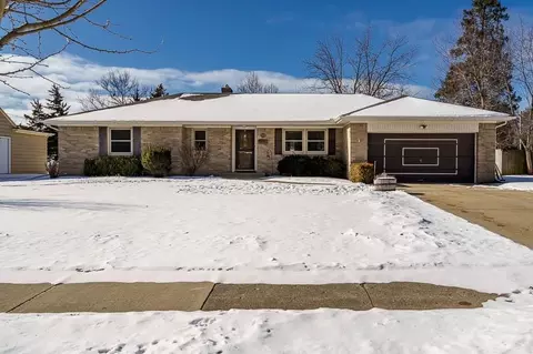 926 Stratford Ave, Rockford, IL 61107