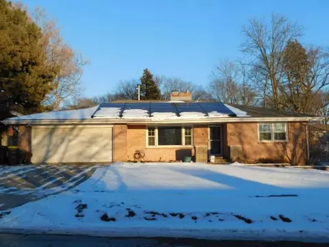 821 Tamarack Ln, Rockford, IL 61107