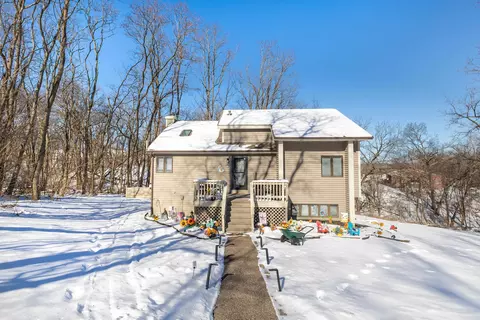39 Valleywood Ln, Galena, IL 61036