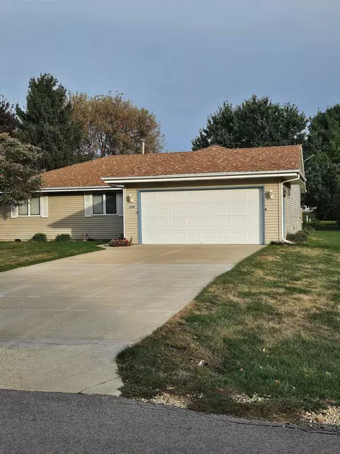 108 Sequoyah Ct, Poplar Grove, IL 61065