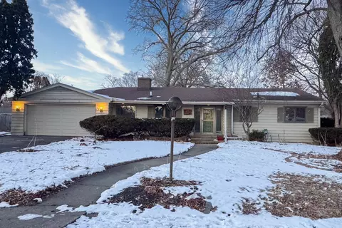 2812 Guilford Rd, Rockford, IL 61107