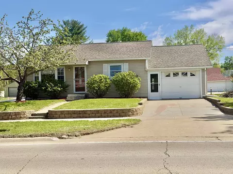 716 Viaduct Rd, Savanna, IL 61074