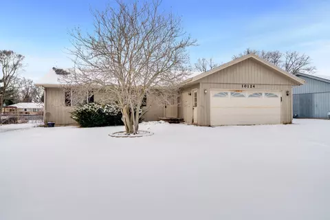 10124 Asbury Ln, Machesney Park, IL 61115