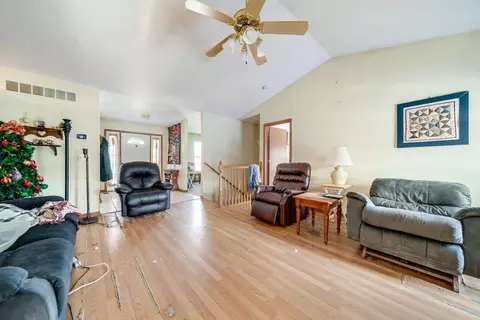 3734 Renfro Rd, Cherry Valley, IL 61016 photo 6