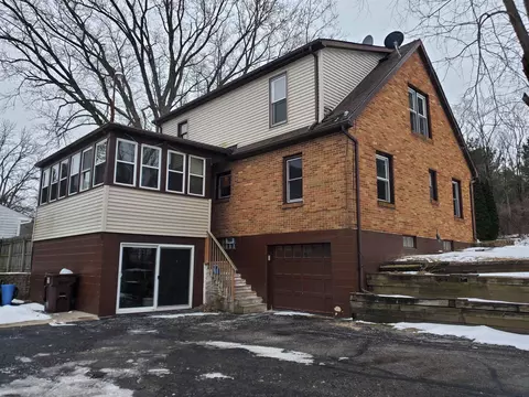 6858 Safford Rd, Rockford, IL 61101