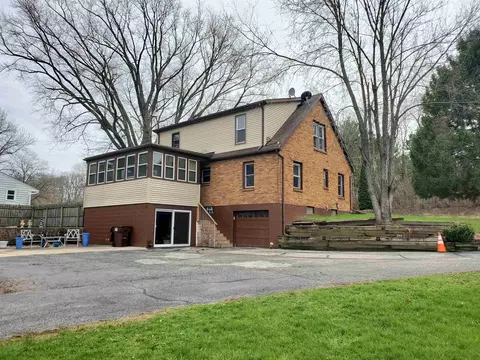 6858 Safford Rd, Rockford, IL 61101